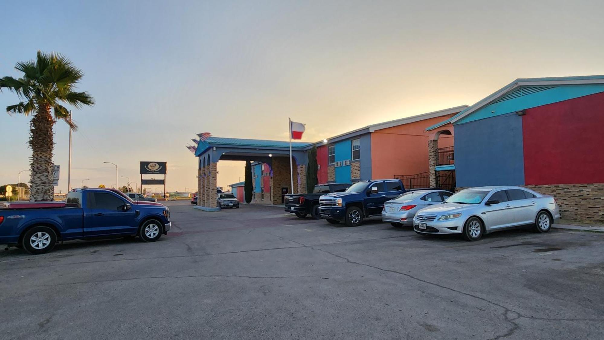 B&J Hotel And Apartments Pecos Zewnętrze zdjęcie